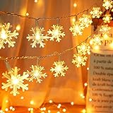 🎄【DECORACIÓN PERFECTA】Estas hermosas cadenas de luces de copos de nieve son el complemento perfecto para festivales u otras ocasiones especiales, como bodas de invierno, Navidad, cenas y reuniones familiares. Con un ángulo de visión de 360 grados, la luz brilla en todas direcciones. Envuélvalos alrededor de árboles, guirnaldas, jarrones, centros de mesa, arreglos florales o cuélguelos de techos, porches y ventanas. Aporta un ambiente cálido y acogedor a tu hogar o fiesta.