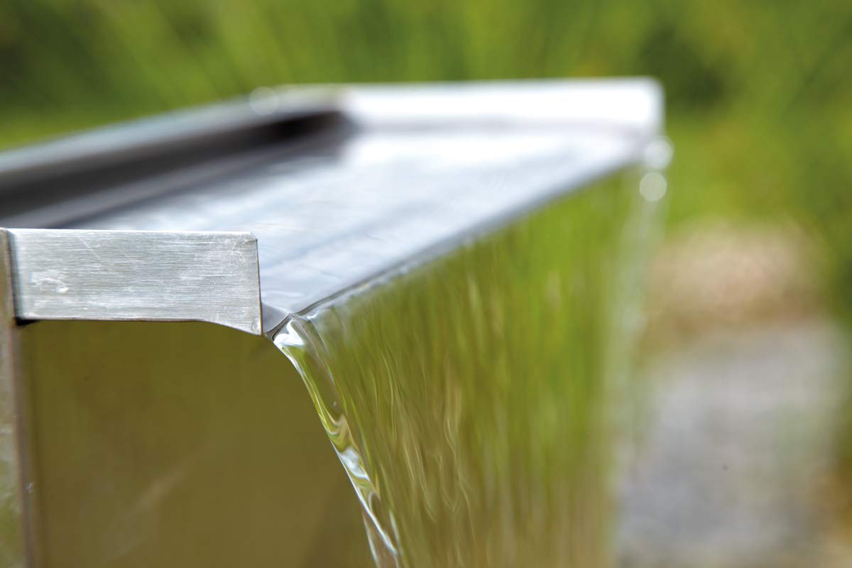 Oase 70774 Waterfall Kit 30 - Edelstahl-Wasserfall in 30 cm Breite, für Wasservorhänge mit Unterbau zur Bodeninstallation in Flachwasserzonen oder am Gartenteich