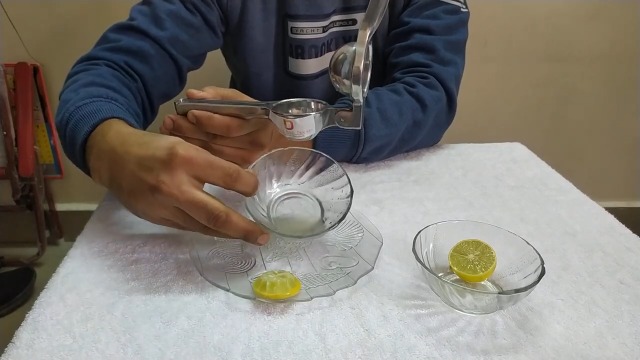 Dharam Paul Traders Aluminium Lemon Squeezer - Handheld Nimbu Presser For Kitchen