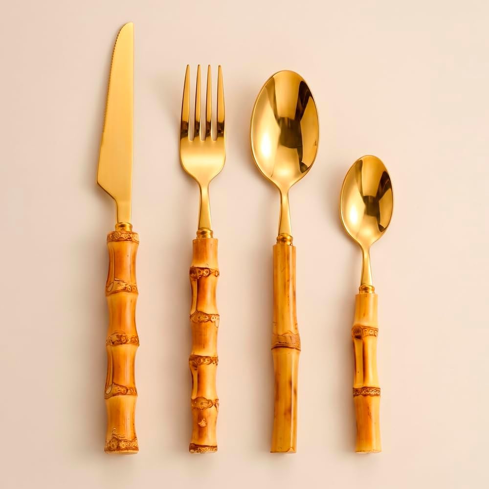 EME Set Cubertería Dorada 24 piezas con Mango de Bambú Natural. Incluye: 6 Cuchillo de mesa, 6 Cuchara de mesa, 6 Tenedor de mesa y 6 Cuchara de café postre.