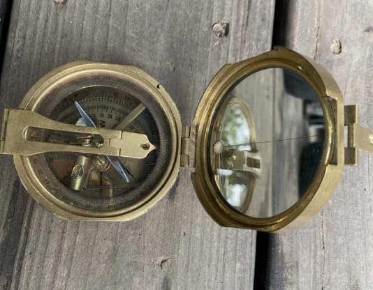 Brújula prismática antigua de latón con lente de mira y espejo – Brújula de navegación estilo militar vintage en caja de madera | Regalo coleccionable para senderismo y camping marítimo miniatura 3