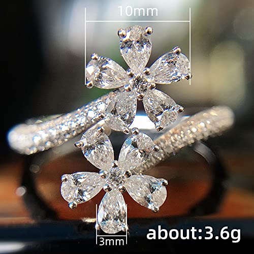 Bague de cocktail en or et zircone cubique au design de fleur étincelante