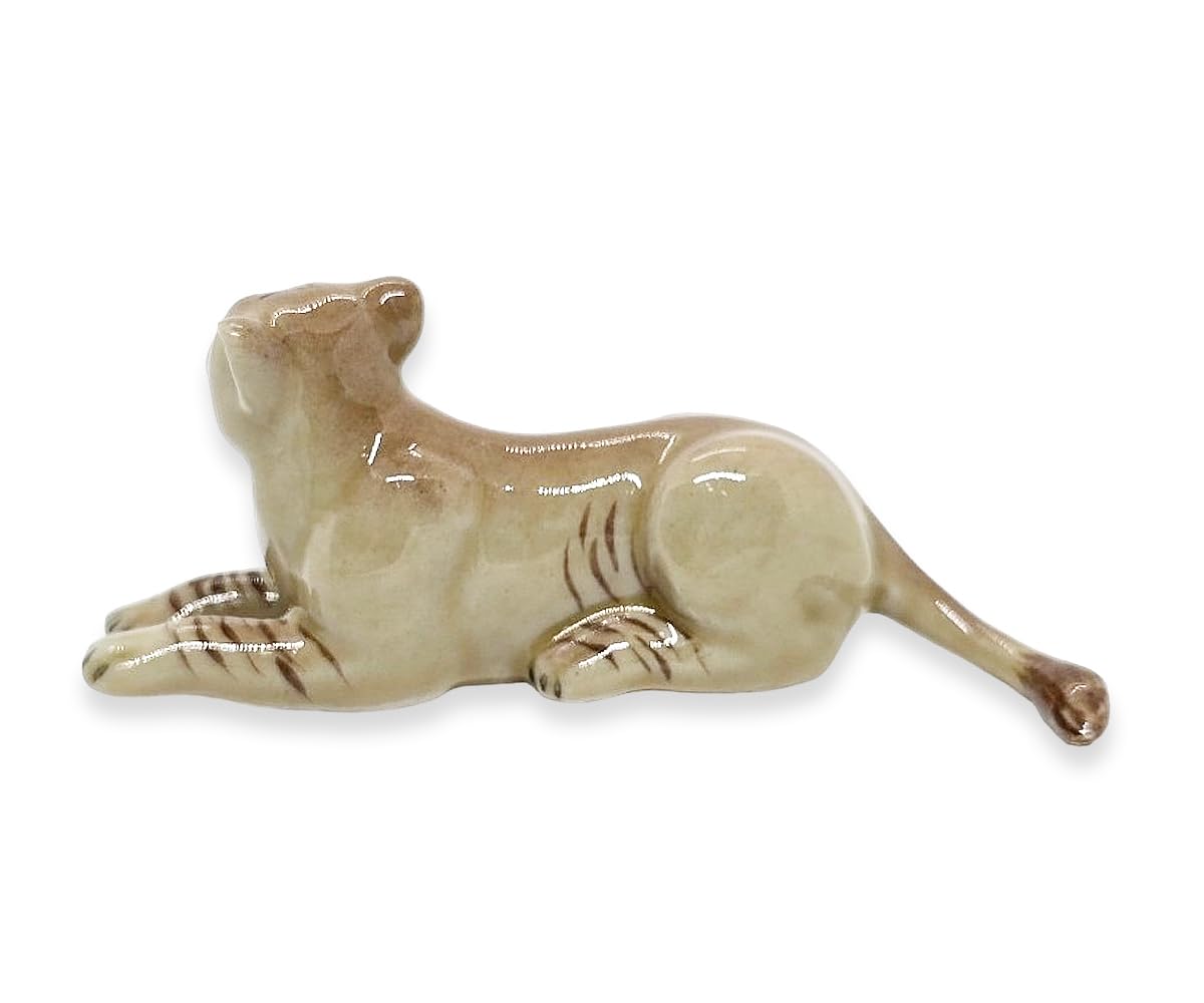 WitnyStore Petite figurine de lionne albinos allongée de 7,9 cm de long – Figurine miniature en céramique peinte à la main Tigre Lion Panthera Leo Chat sauvage Animaux sauvages Figurines décoratives