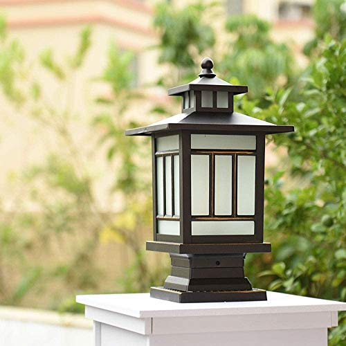 Lampe de pilier traditionnelle pour illuminer vos soirées sur la terrasse et le patio