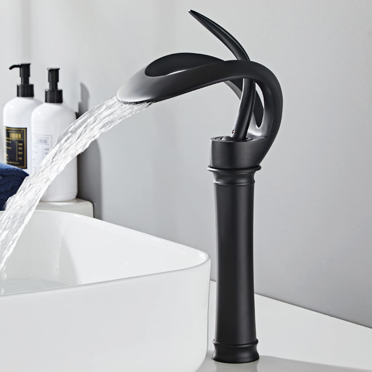 Schwarzer Wasserfall-Wasserhahn Aus Messing – Moderner Armatur Für Waschbecken & Waschtisch