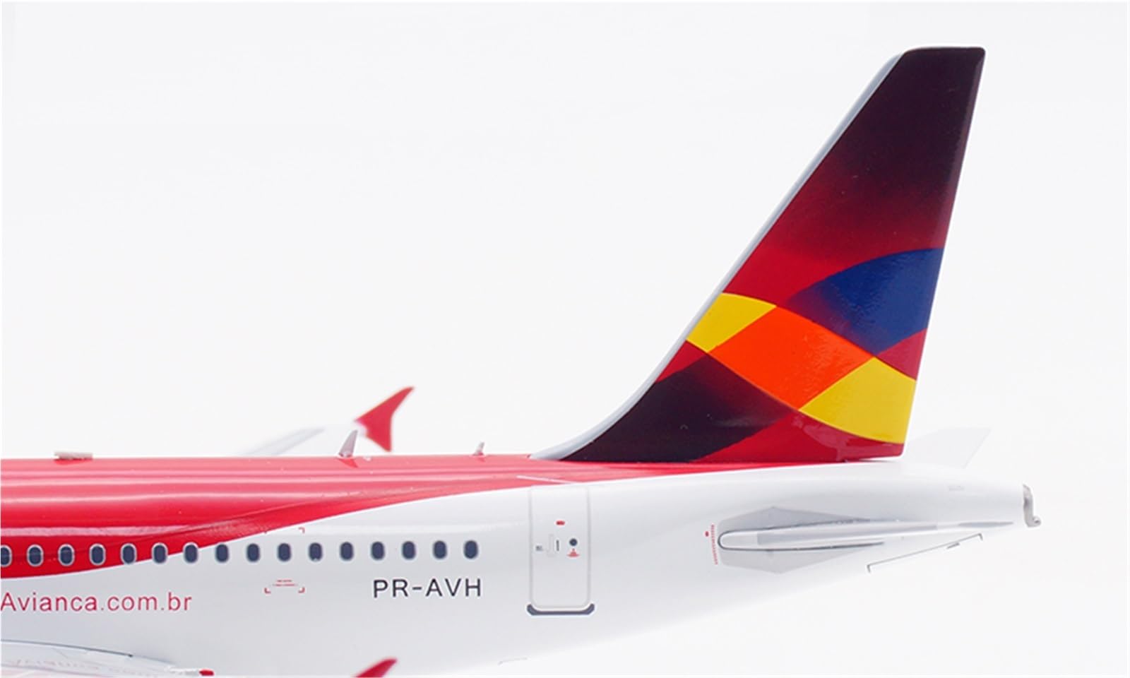 Modelli di Aerei Replica 15CM 1/200 Aereo pressofuso su Larga Scala per Avianca Airlines per Airbus A318 PR-AVH Modello statico di Aeroplano in Miniatura Modello di Aereo