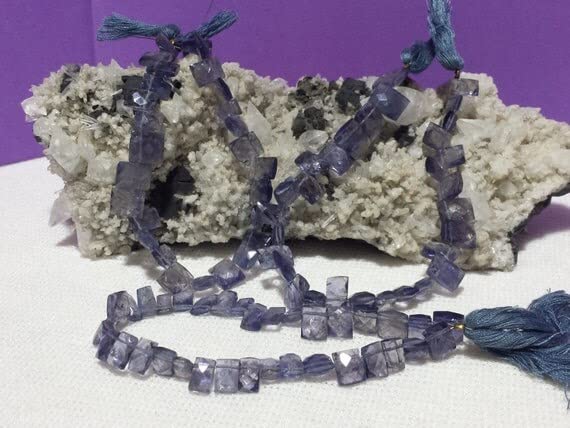 Perles en iolite naturelle de qualité supérieure pour joaillerie artisanale