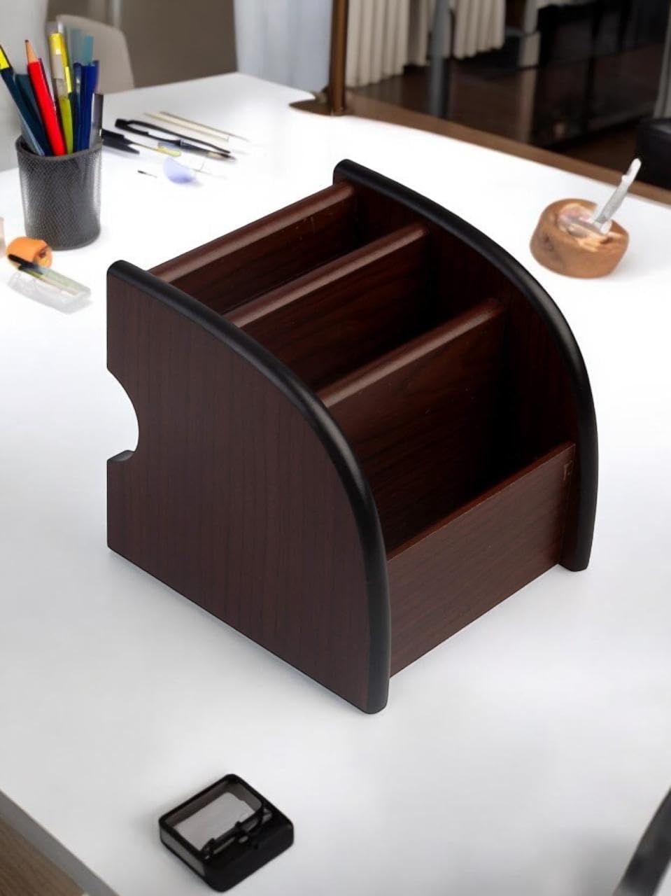 Samyuktha Organizer da scrivania in legno, organizer da scrivania a 3 scomparti, accessori da tavolo per ufficio, fermacarta/portapenne, supporto per tavolo da ufficio elegante (legno), marrone