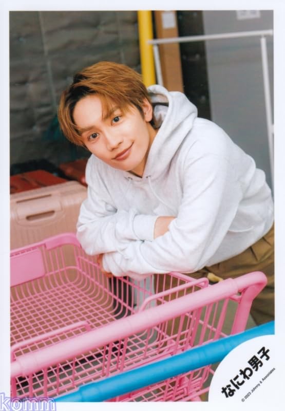 Amazon.co.jp: なにわ男子 公式 生 写真（藤原丈一郎）J02097 : おもちゃ