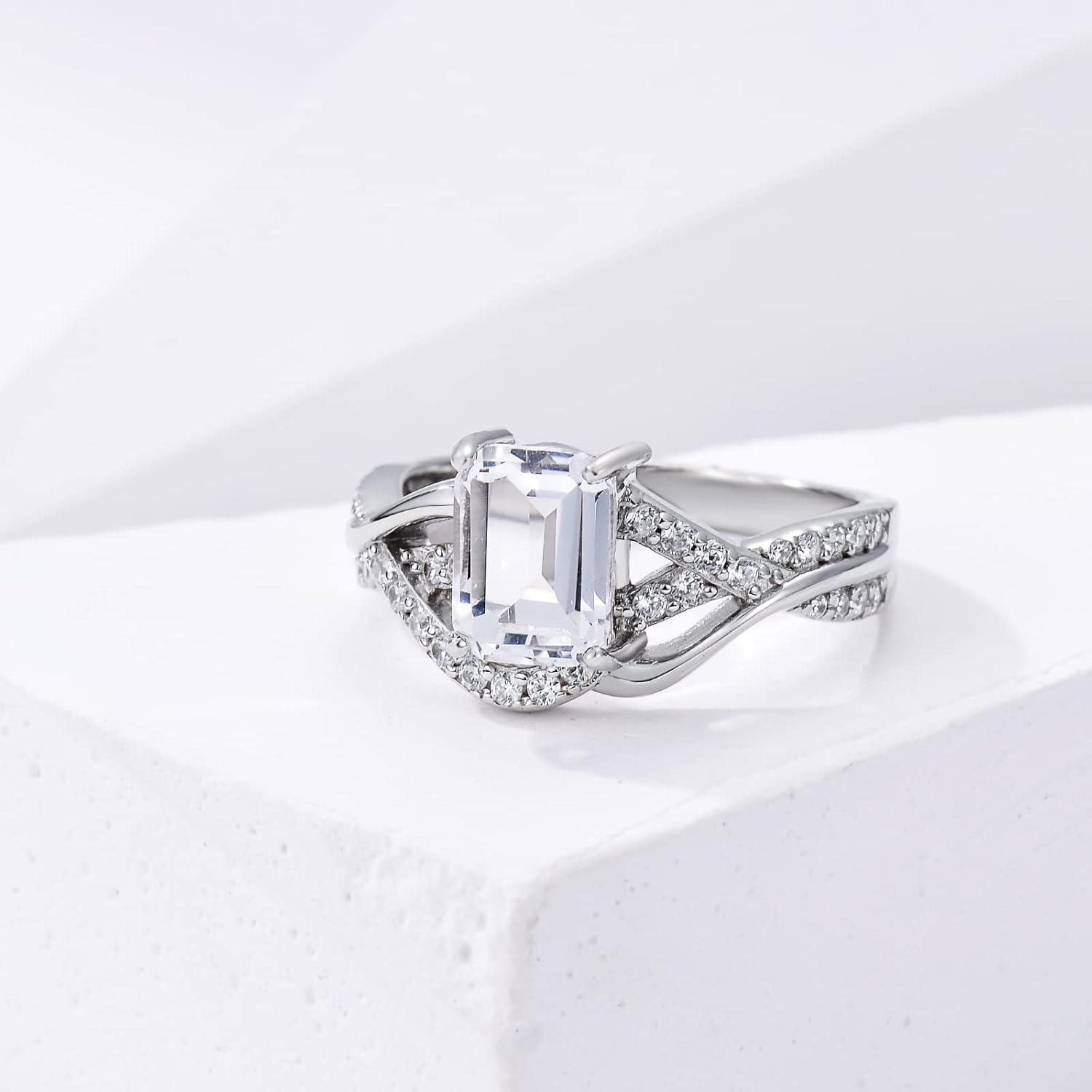 2 Carat Emerald Cut White Topaz Ring 925 Sterling Silver Engagement Ring Geometric Created Jewelry Gift for Women Lover