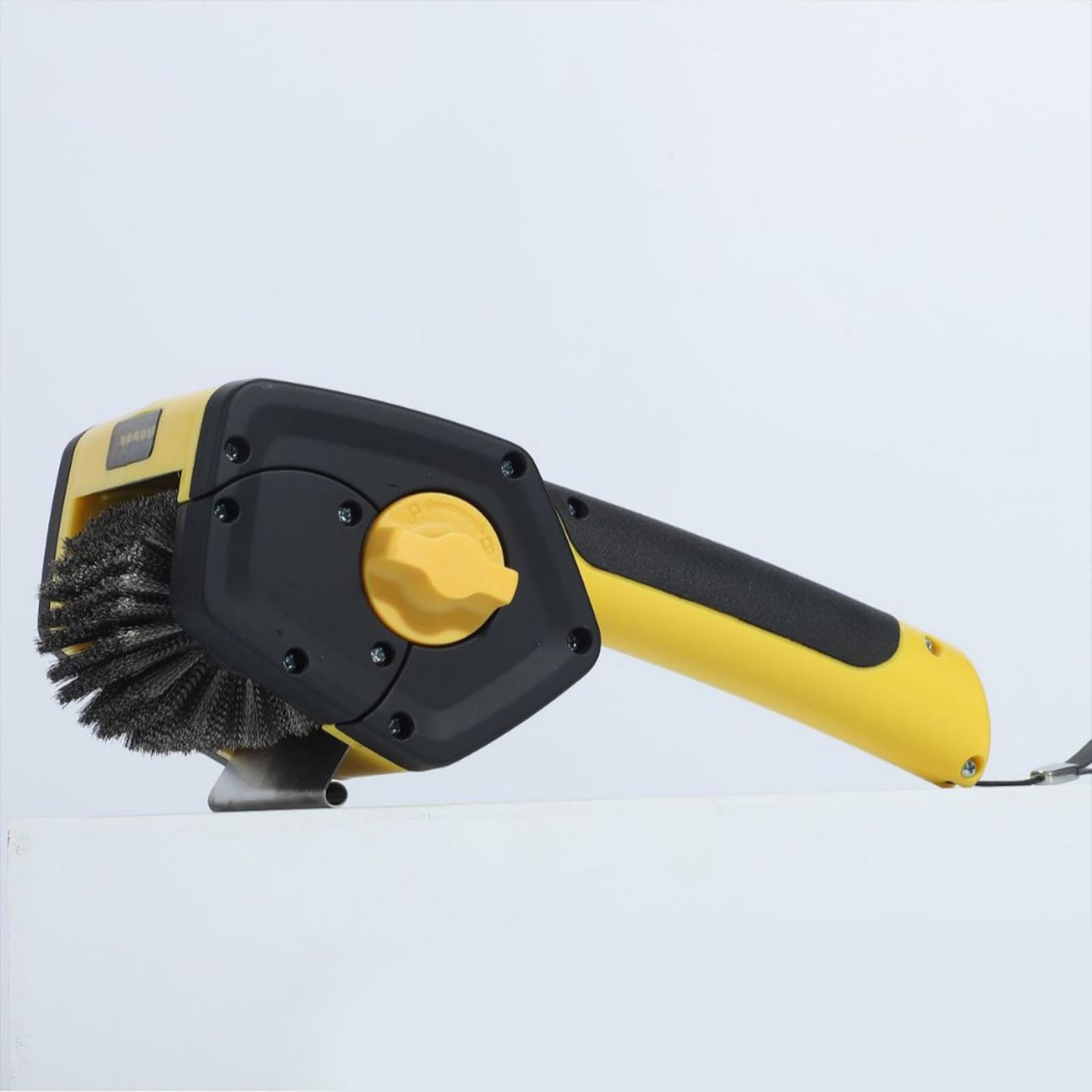 Brosse rotative pour barbecue électrique avec construction ABS