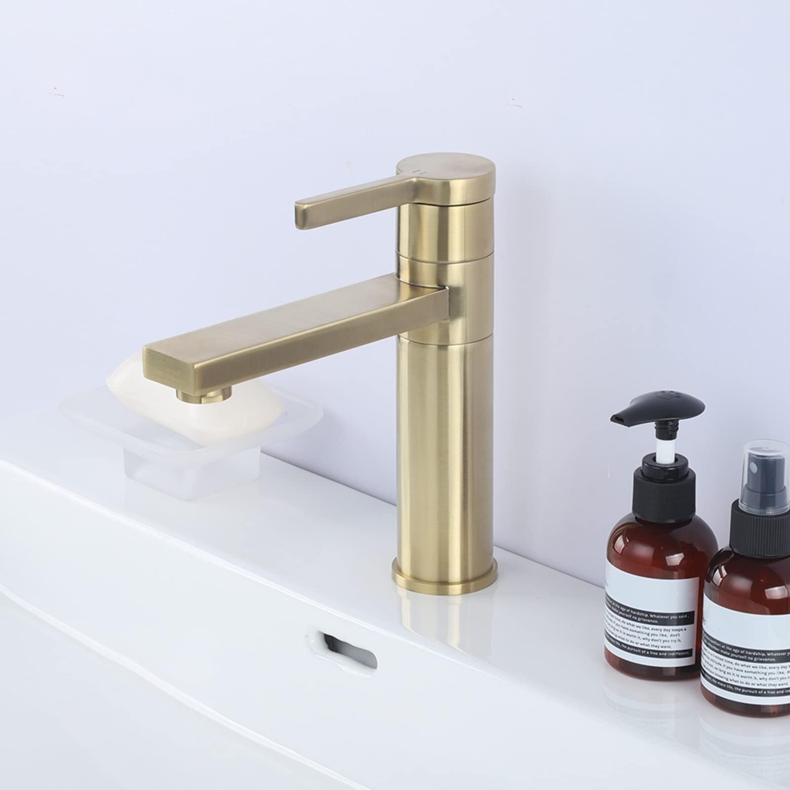 Mitigeur de lavabo or brossé eau chaude et froide pour salle de bain design