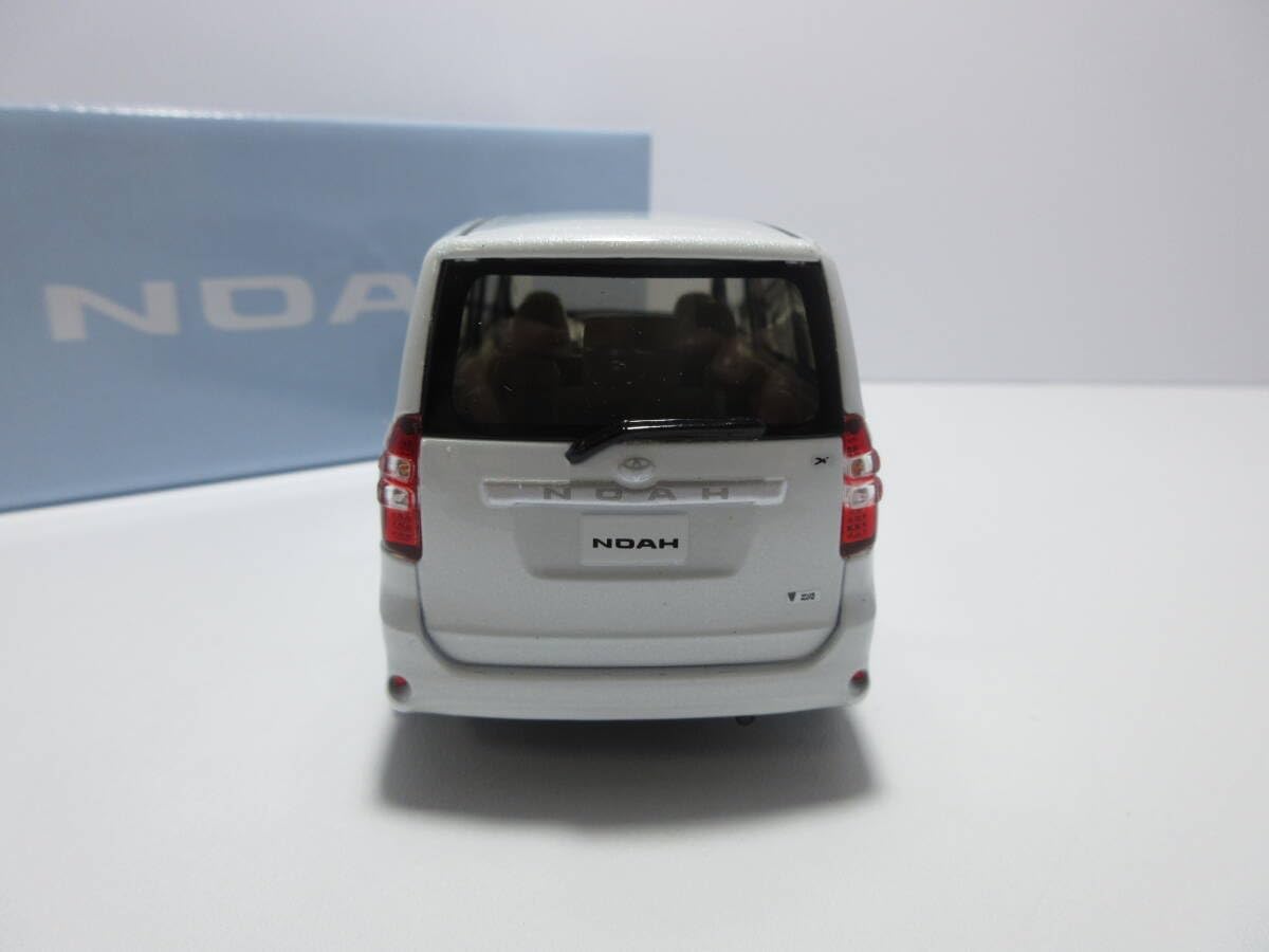 ノア NOAH カラーサンプルミニカー 非売品 ホワイトパール 070 ①