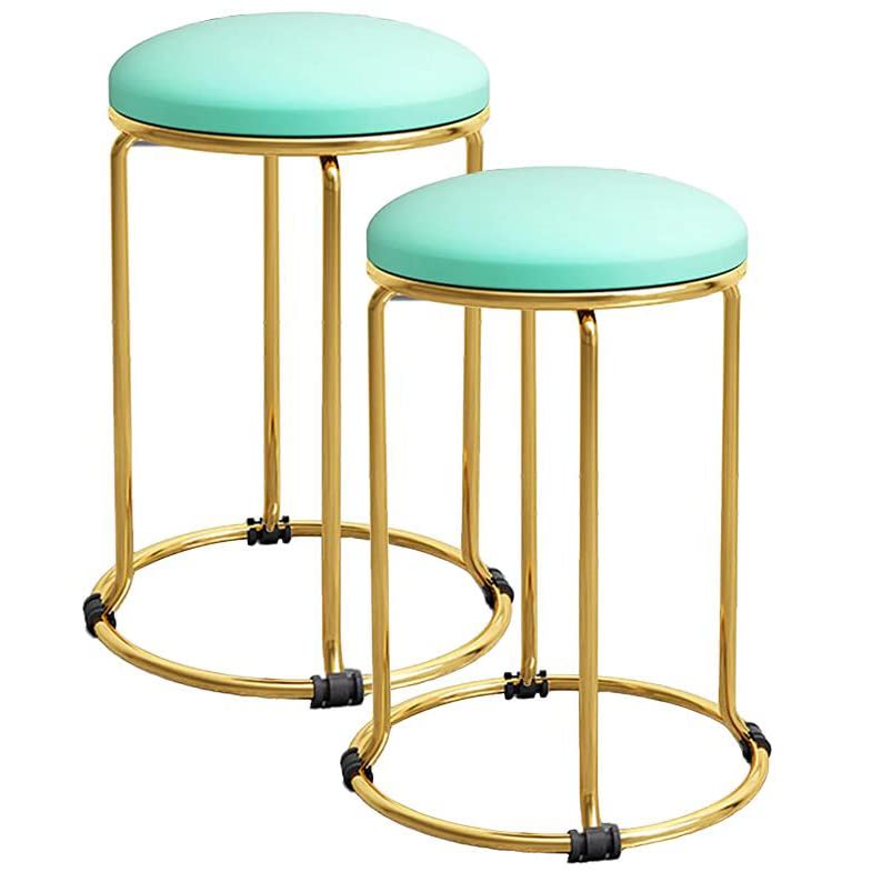 Taburetes apilables redondos con estructura dorada para comedor y salon