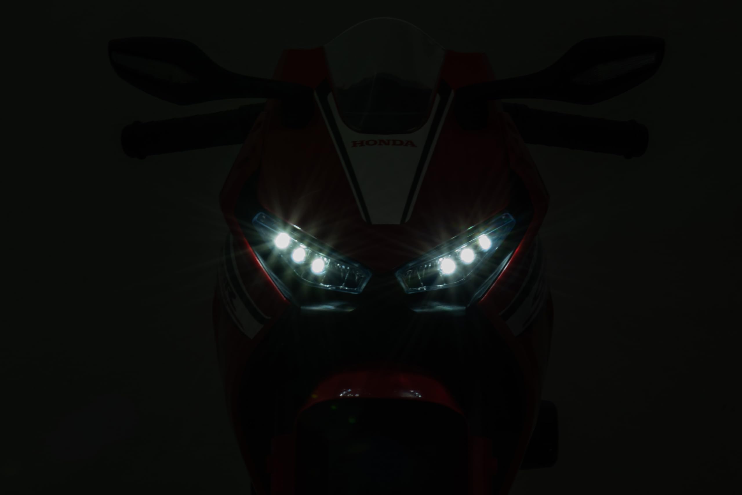 Moto électrique pour Enfants CBR 1000RR, Moto pour Enfants 12V Véhicule pour Enfants Véhicule électrique avec 2 Roues stabilisatrices Amovibles pour Les Enfants à partir de 3 Ans (Blanc)