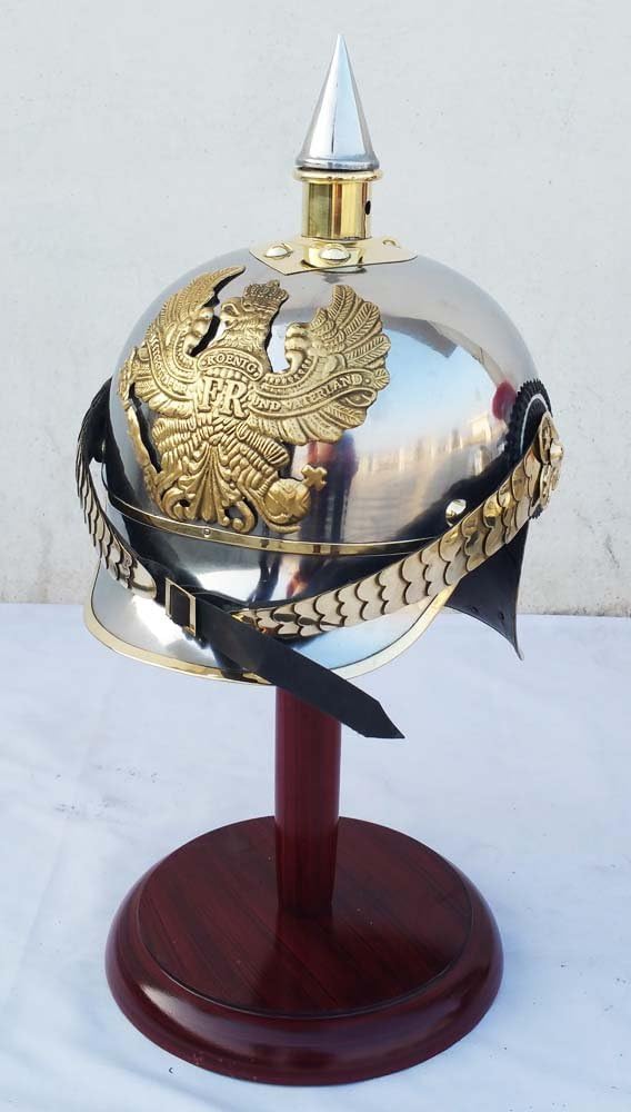 Replica del casco prussiano tedesco in acciaio e ottone Pickelhaube Casco da ufficiale militare a punta