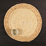 Matériaux de haute qualité : Ce set de table lavable est fabriqué en cuir PVC écologique, durable et indéformable. Il empêche les taches d'huile et les rayures de corroder les meubles et prolonge leur durée de vie.