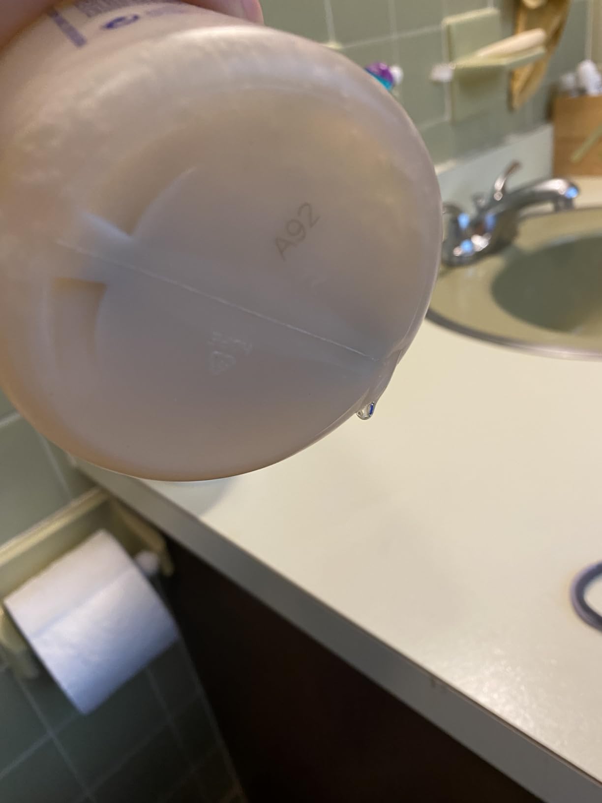 Love this shampoo-but bottle is cracked