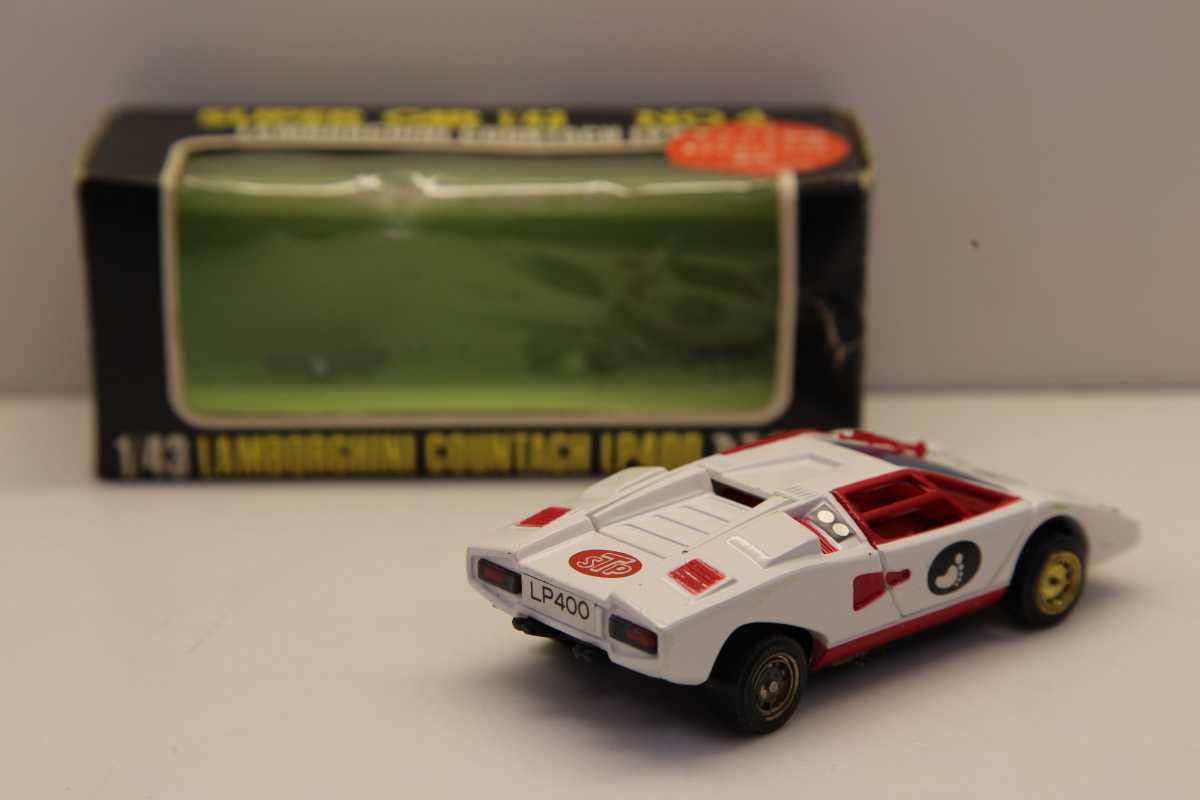 ランボルギーニ・カウンタック サクラ 1/43 スーパーカー 日本製 Amazon | サクラ 1/43 ランボルギーニ カウンタック LP400