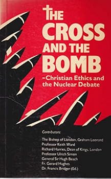Paperback Cross and the Bomb: Christian Ethics and Nuclear Debate Book