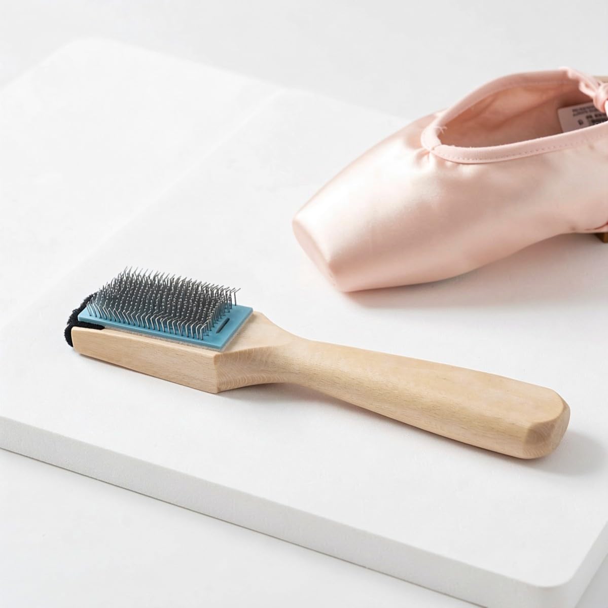 6 Piezas Cepillo para Calzado Deportivo de Madera y Acero | Cerdas Metálicas, Cabeza Curva y Funda Incluida, Limpieza Precisa de Suela, Uso Doméstico y Exterior