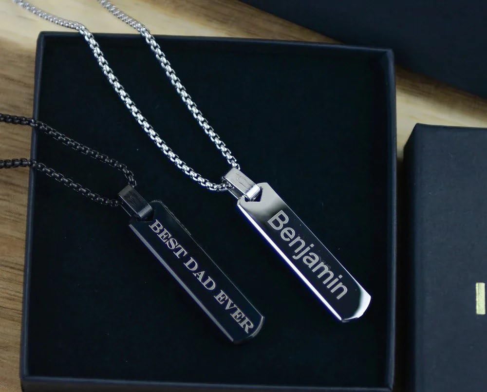 Generico Collana Uomo Personalizzabile 4 Lati in Acciaio Inossidabile – Ciondolo Inciso con Nomi, Frasi o Date – Idea Regalo per Papà, Fidanzato, Amico