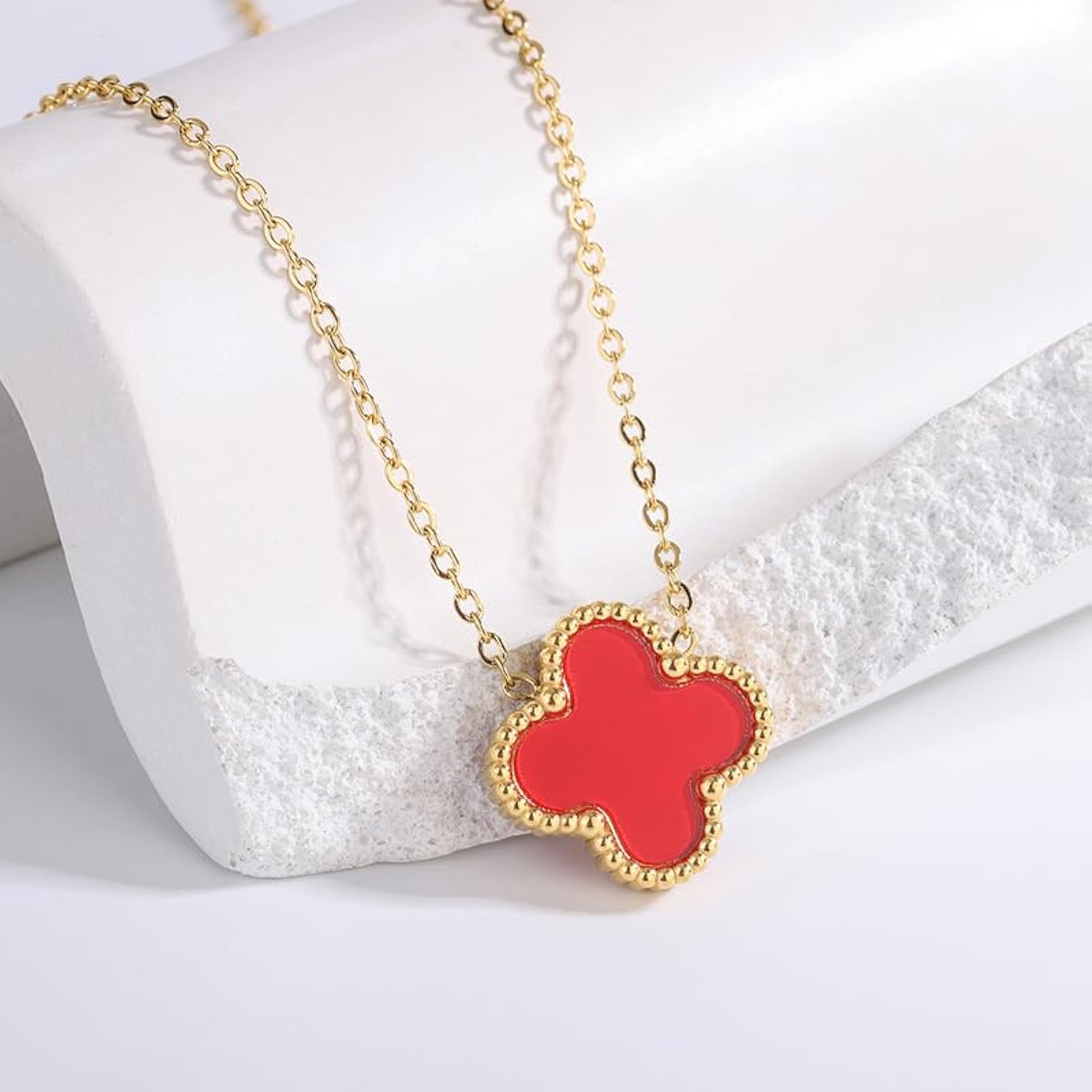 Clover Pendant Necklace for Modern Stylish Accessories, Gift Idea