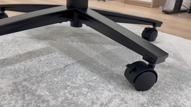 Amazon.com: Vigosit Criss Cross Chair with Wheels