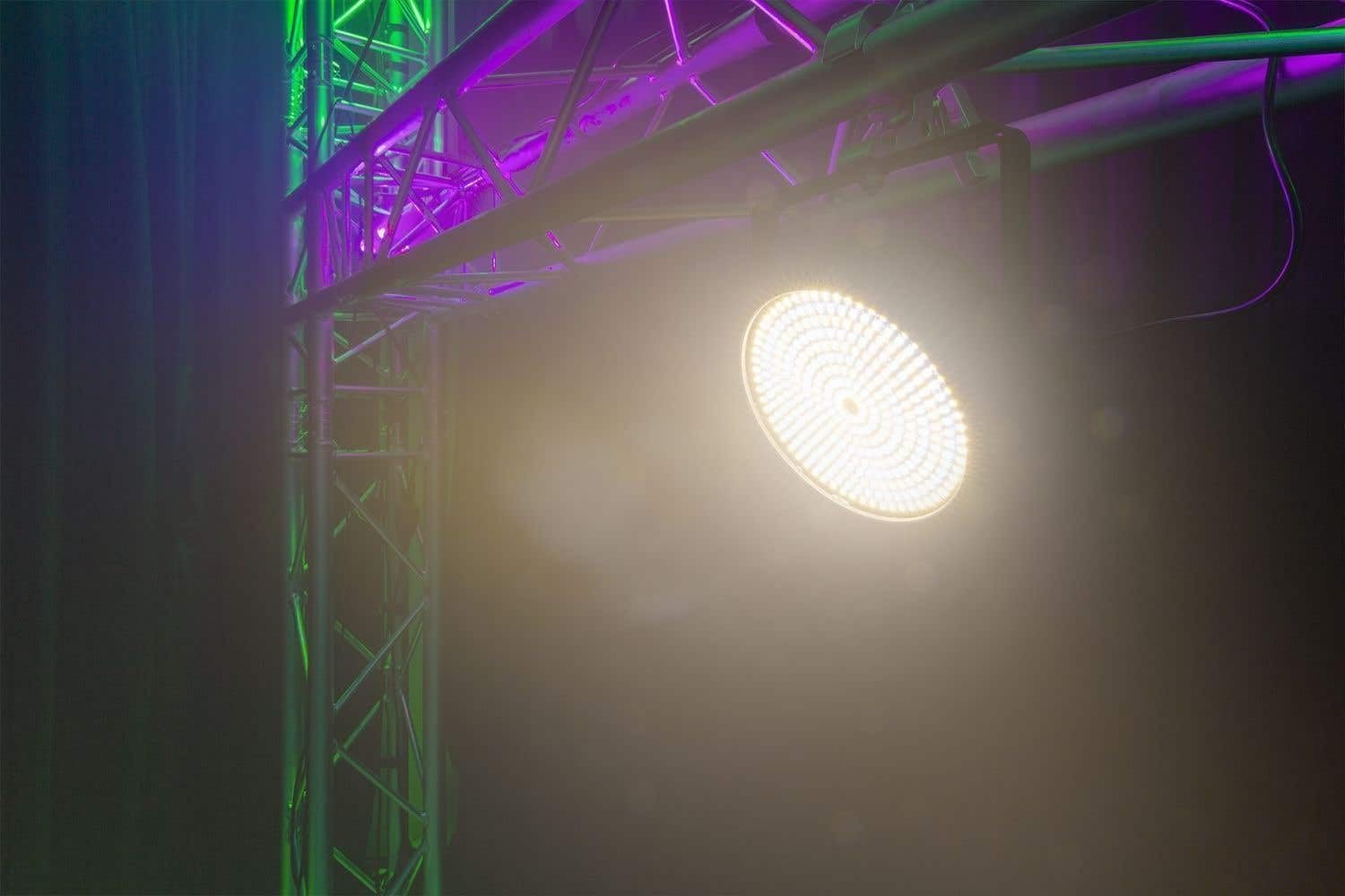 Stroboscoop - BeamZ BT430 stroboscoop lamp - 324 LED's - Warm wit en koud witte LED's - DMX en afstandsbediening (151.341)