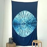 MOMOMUS Tapiz Shibori Tie Dye - 100% Algodón, Grande, Multiuso - Tapices de Pared Decorativos Ideales para la Decoración del Hogar, Habitación o Salón - Azul A, 135x210 cm