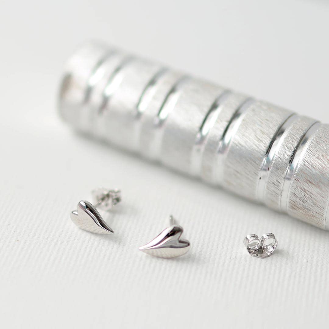 Kit Heath Desire Kiss - Orecchini a perno a forma di cuore, in argento Sterling, design delicato e senza tempo, perfetti da indossare tutti i giorni, regalo per lei
