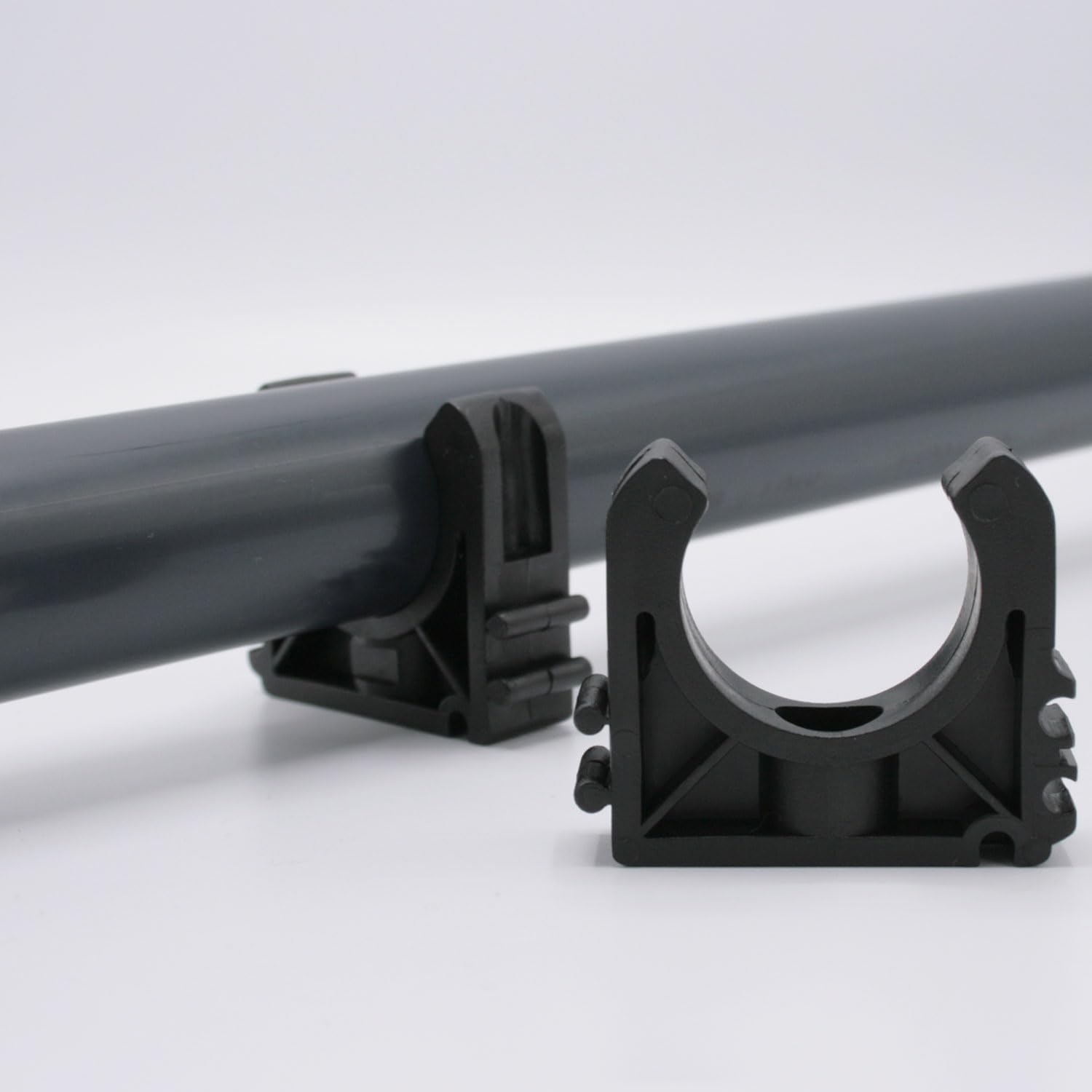 10 fascette per tubi PVC 25 mm con foro vite I clip fermatubo apribile in plastica nera I per impianti piscina linee pressione e aspirazione I bm159