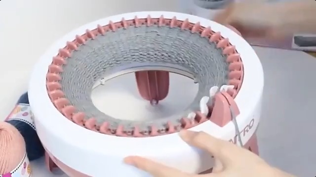 Amazon.com: Sentro Knitting Machine, 48 Needles Smart Knitting
