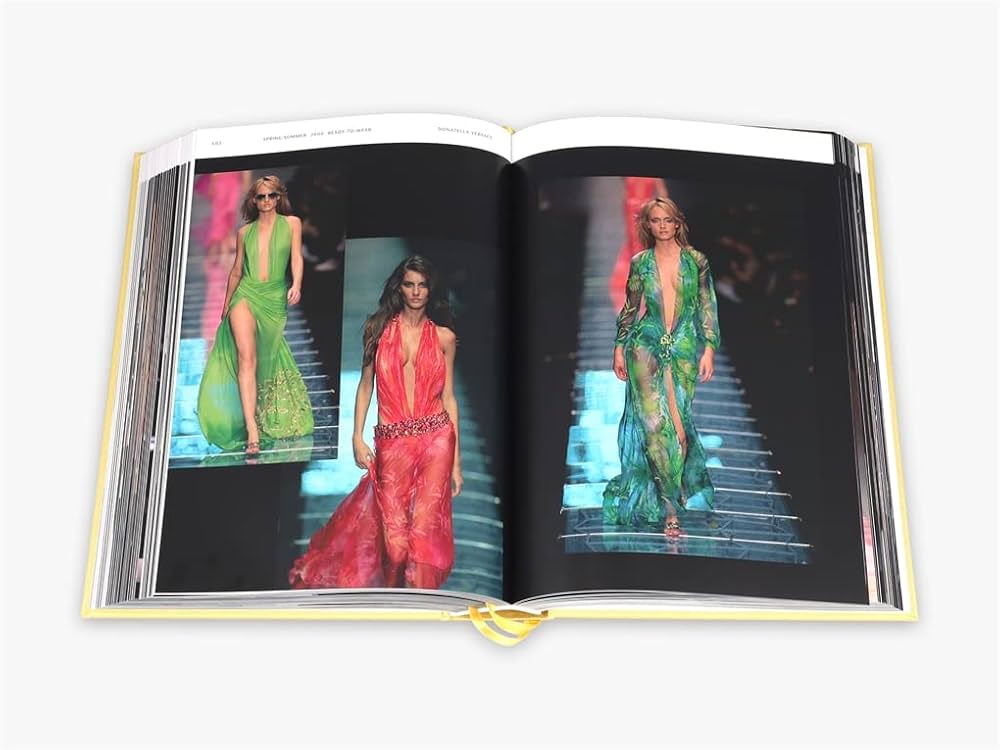 【稀少】Versace (Universe of Fashion) ハードカバー 稀少】Versace (Universe of Fashion) ハードカバー 本