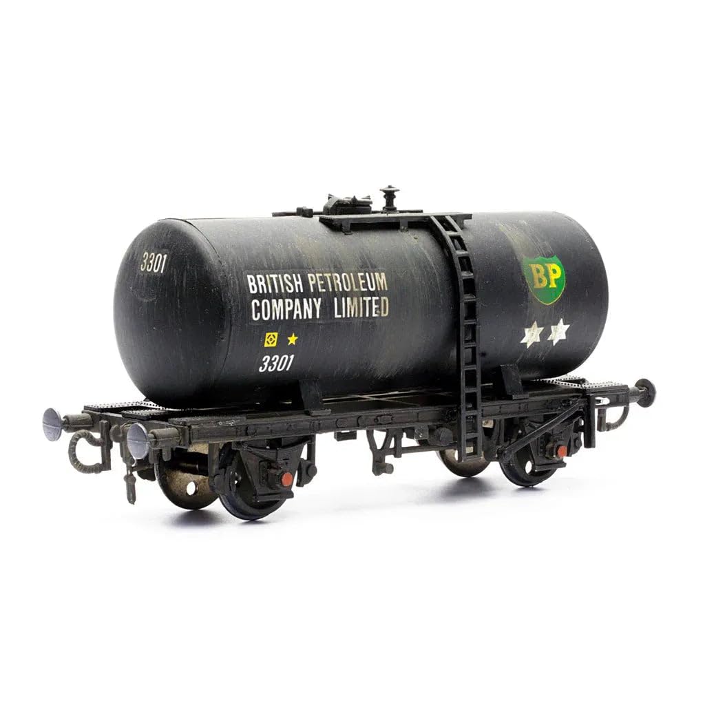 Dapol Model Railway Class B Tanker (BP) Plastic Kit - OO Scale 1/76
