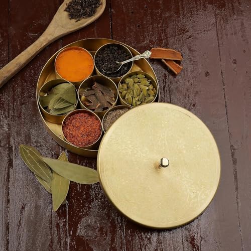 Masala dabba de metal dorado con tapa, el organizador elegante de especias 2