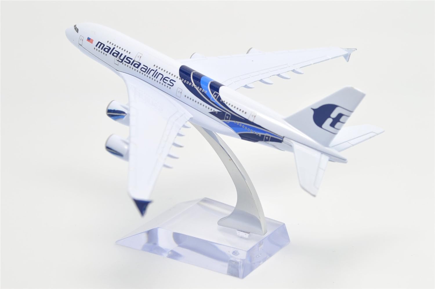 AmigozZ Kid Diecast Aeroplane Scale Model Only For Display, Size -16 Cm (Malaysia Airlines), Multicolor 2