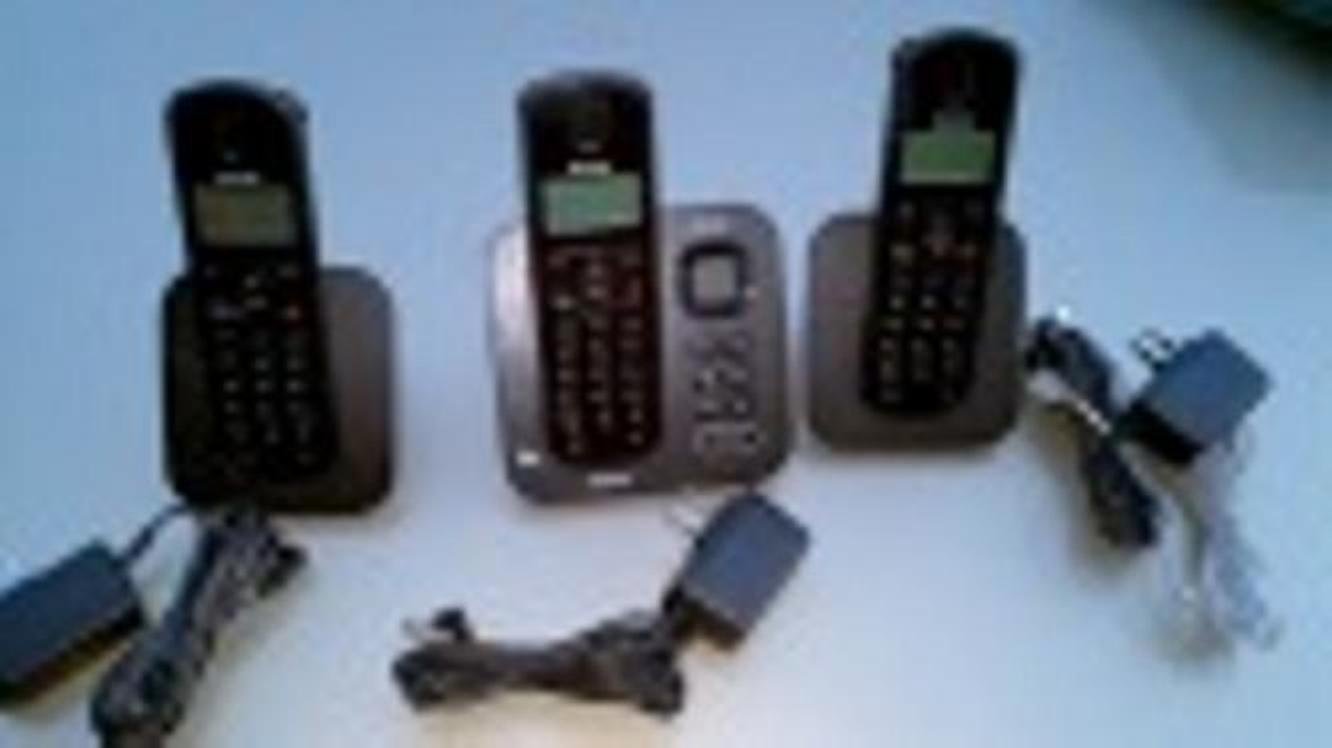 Philips CD1553B/17 DECT Series Tri Expandable Cordless Phones with Digital Answering Machine