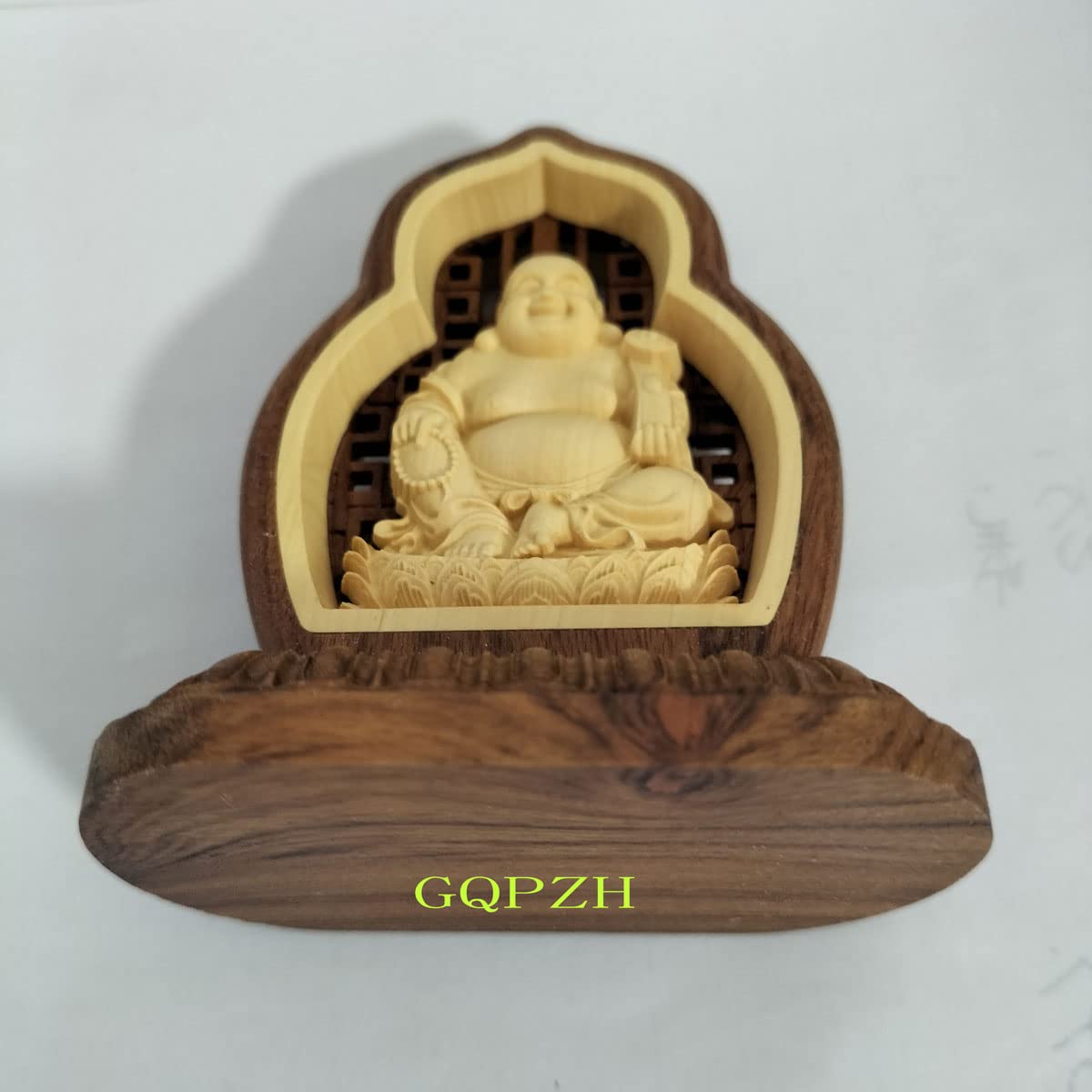 Amazon｜布袋様 小さな 置物 木彫りの七福神 柘植の木 両面彫刻 仏像