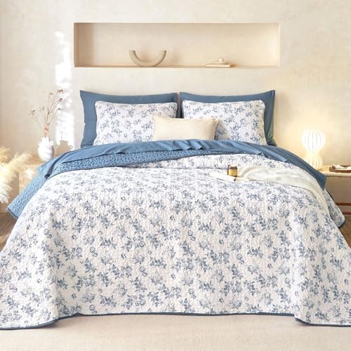 Wake In Cloud - Shabby Chic Quilt Set, Floral Coquette Cottagecore Vintage Flower for Women Teen Girls, Reversible Lightweight Bedspread Coverlet, 3 Pieces, Dark Blue, Queen/Full Size