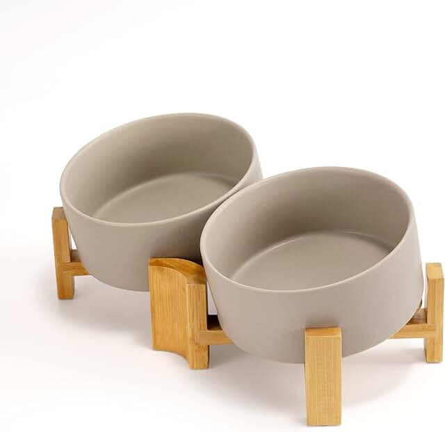 SPUNKYJUNKY Kippbarer Hundenapf Keramik Doppel Hund Futternapf mit Bambus Ständer 0° und 15° Neigungswinkel für Haustiere Katzen und Welpen Großes Gesicht Hund (850ml, Grau × 2) product image