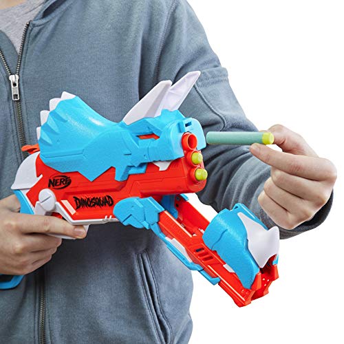 Nerf DinoSquad Tricera-Blast Blaster, aufklappbarer 3-Dart Lauf, 12 Nerf Darts, Dart-Aufbewahrung, Triceratops Design