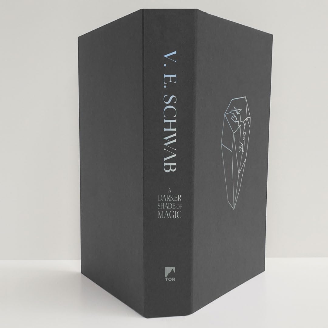 A Darker Shade of Magic: A Novel (Shades of Magic, 1) - Image 2