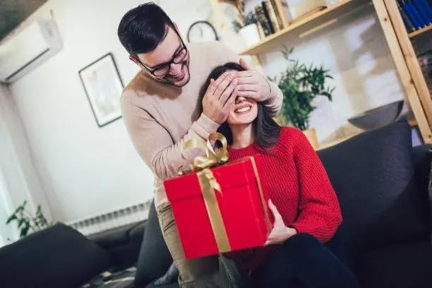 Miniatura 5 de Regalo de rosa artificial de Navidad roja colorida, regalo de Navidad para mujer, regalo de rosas de Navidad iluminadas para mujeres, flor de rosa