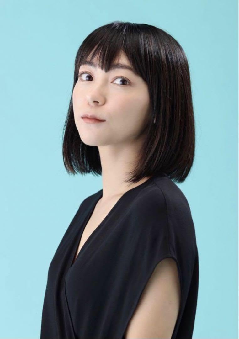 Amazon.co.jp: Folder5 AKINA 元Folder5 直筆サイン入りチェキ 抽プレ