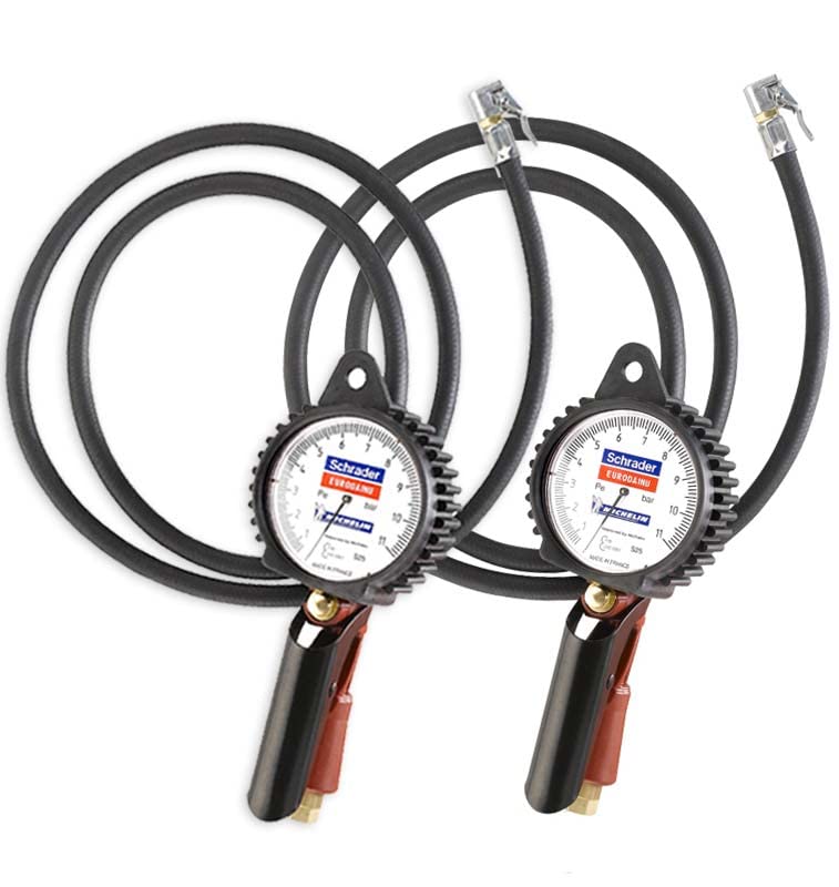 Pistola di gonfiaggio manometro EURODAINU / MICHELIN Set di 2 pistole Eurodainu per professionisti Made in France da SCHRADER con licenza Eurodainu / Michelin per VL e PL Tubo 7 x 13 mm, lunghezza 1,5 metri scala di graduazione da 0,7 a 11 BARS Arrivo d'aria F. 1/4 Maniglia antipizzico trattata con cataforesi per evitare la corrosione Conforme alla norma AFNOR NFR 63-302 direttiva europea 86/217/CEE e decreto n 88/78 Simple g...