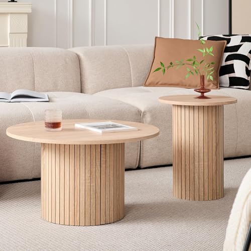BenyLed Juego de 2 Mesas de Centro Redondas y Apilables con Base Cilíndrica; Mesa Auxiliar Moderna con Tablero de MDF y Pedestal de Listones de Madera. (Natural/Veta de Madera)
