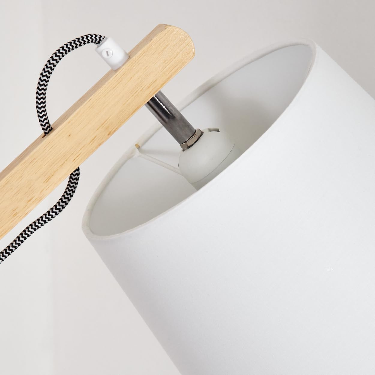 HOFSTEIN Lampa stojąca Tukchor, lampa stojąca z drewna/metalu/materiału w kolorze naturalnym/białym, regulowana lampa w stylu boho z półkami i przełącznikiem, 152,5 cm, E27, do salonu, sypialni