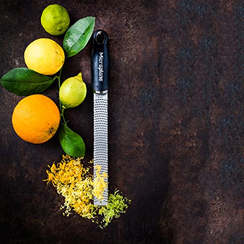 Microplane Zester rasp in Zwart voor citrusvruchten, harde kaas, gember, chocolade, nootmuskaat en truffel met fijn roestvrijstalen blad - Made in USA - Image 6