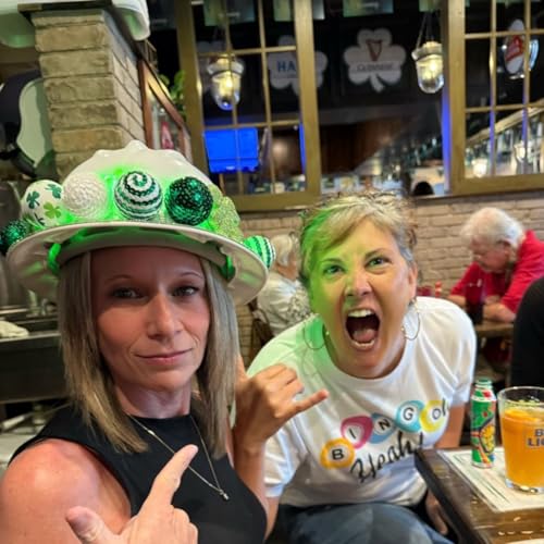 Sweaty Shorts and Broken Pencils Podcast Por Robin Mace arte de portada